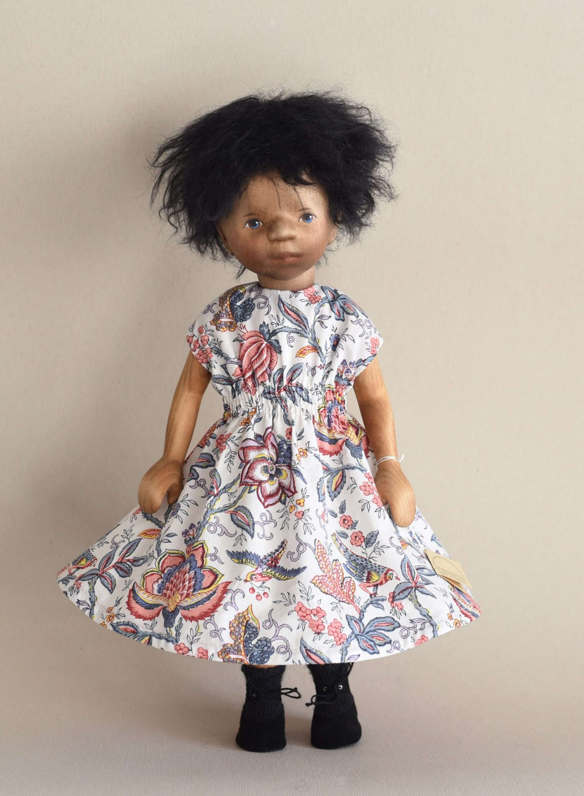 Wooden doll H372e
