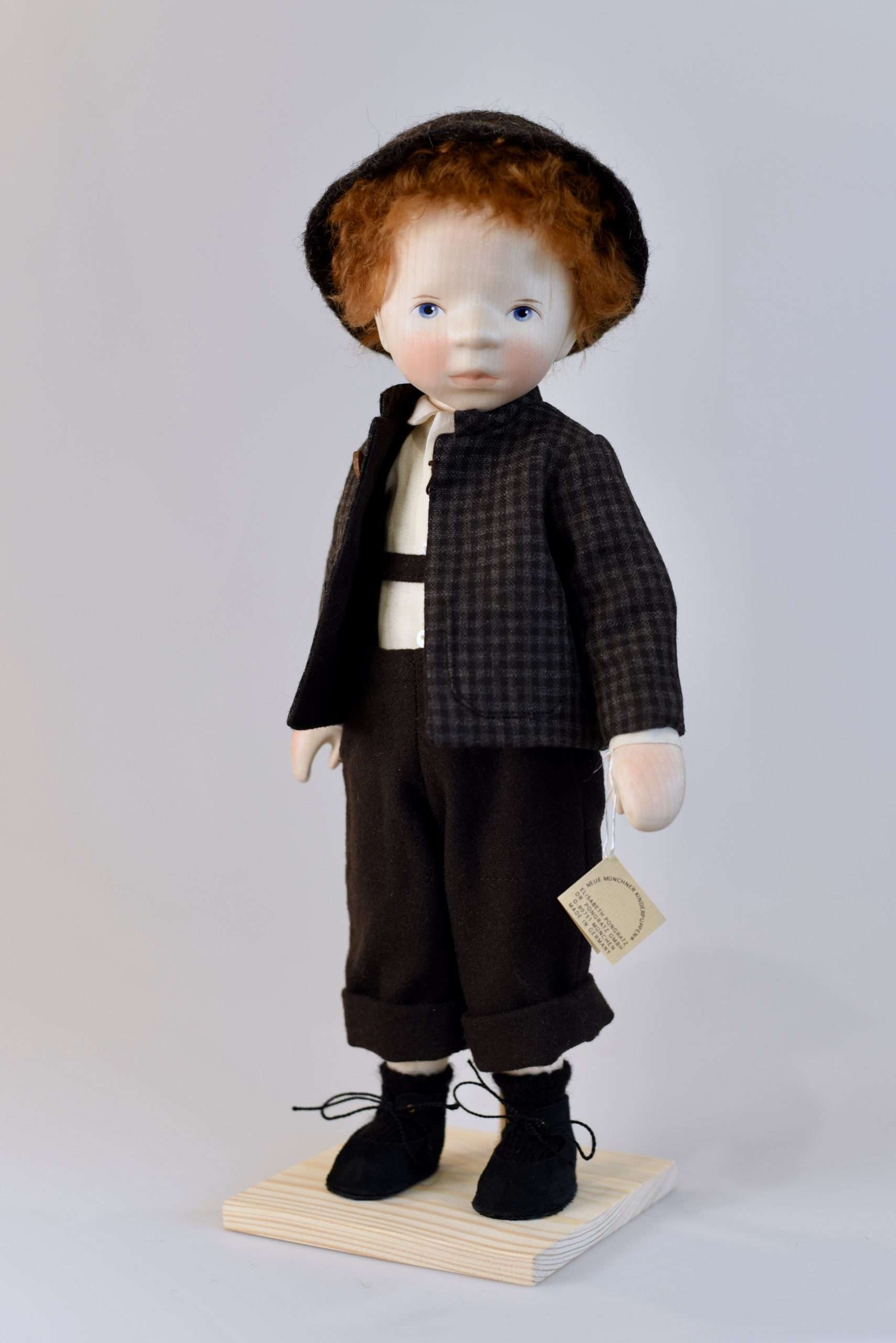 Wooden doll H392