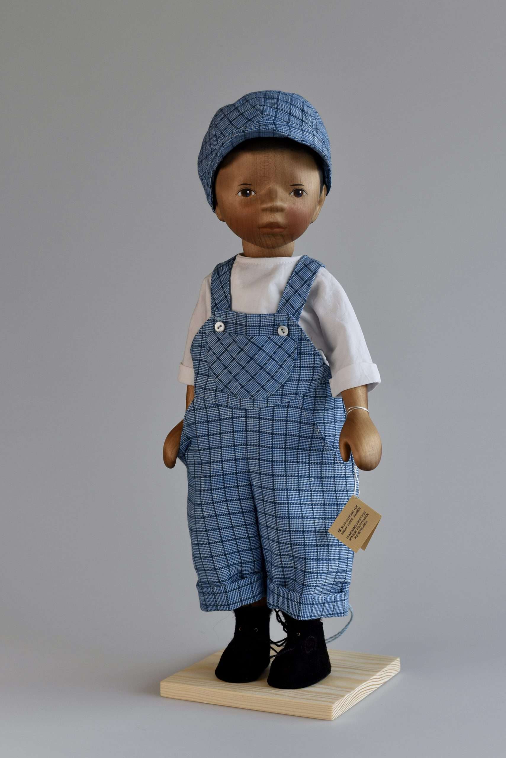Wooden doll H395e